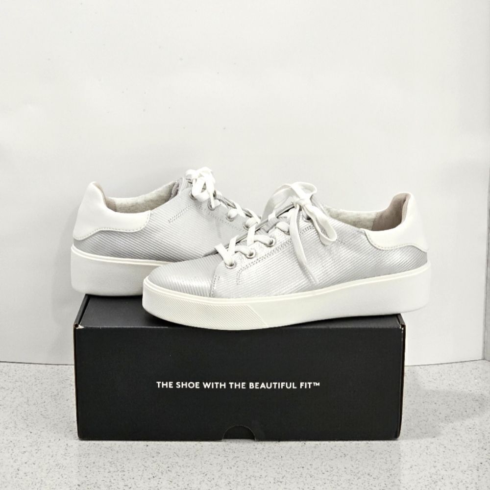 NATURALIZER, silver ribbed, women's sneakers in a size 8.5 wide.